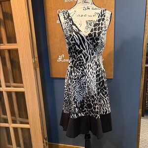 Nine West Black & White Animal Print V-Neck Dress Size 6